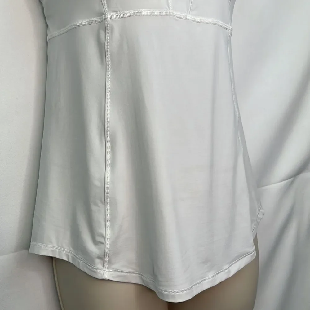 Lululemon white beat the heat cross cross tank with built in bra size 6 EUC